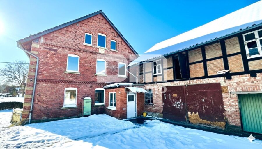 Wohn- / Hofensemble mit Einfamilienhaus, 2x Hofgebäude und altengerechter Bungalow - Haupthaus / Garagen + Werkstatt